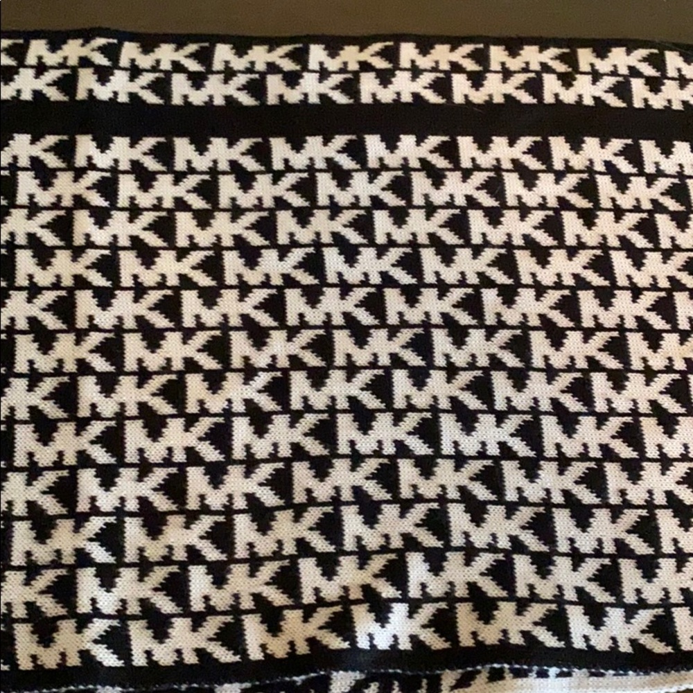 Michael Kors monogrammed infinity scarf - Picture 2 of 5